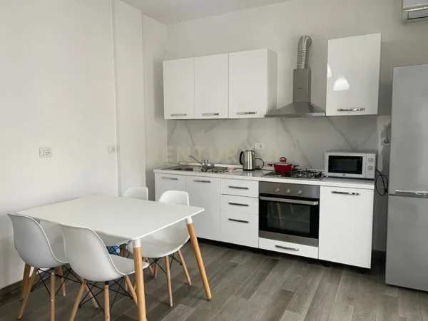 Tirane, jepet me qera apartament 1+1+Ballkon Kati 5, 65 m² 450 € 