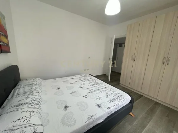 Tirane, jepet me qera apartament 1+1+Ballkon Kati 5, 65 m² 450 € 