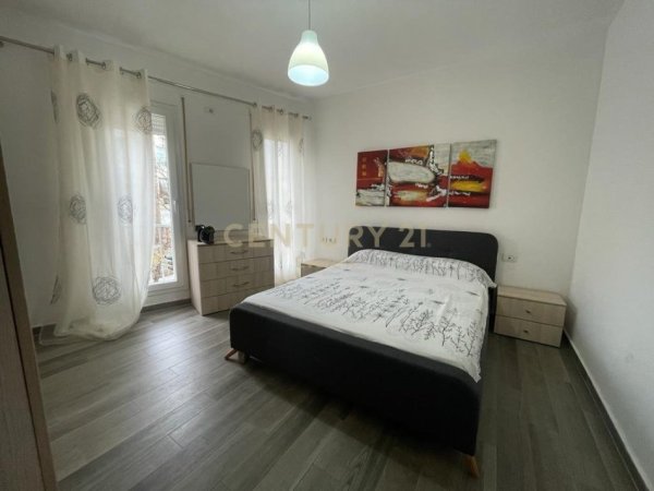 Tirane, jepet me qera apartament 1+1+Ballkon Kati 5, 65 m² 450 € 
