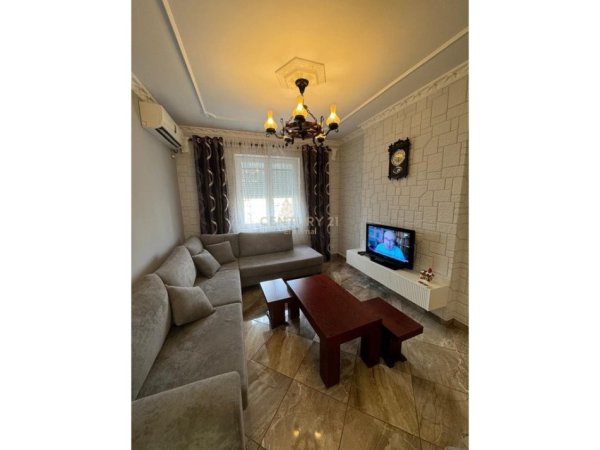 Tirane, jepet me qera apartament 2+1 Kati 4, 75 m² 850 € 