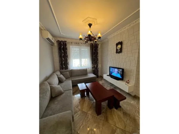 Tirane, jepet me qera apartament 2+1 Kati 4, 75 m² 850 € 