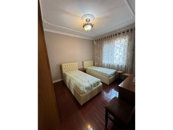 Tirane, jepet me qera apartament 2+1 Kati 4, 75 m² 850 € 