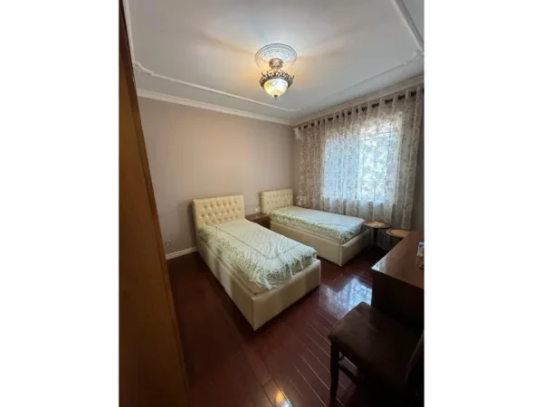 Tirane, jepet me qera apartament 2+1 Kati 4, 75 m² 850 € 
