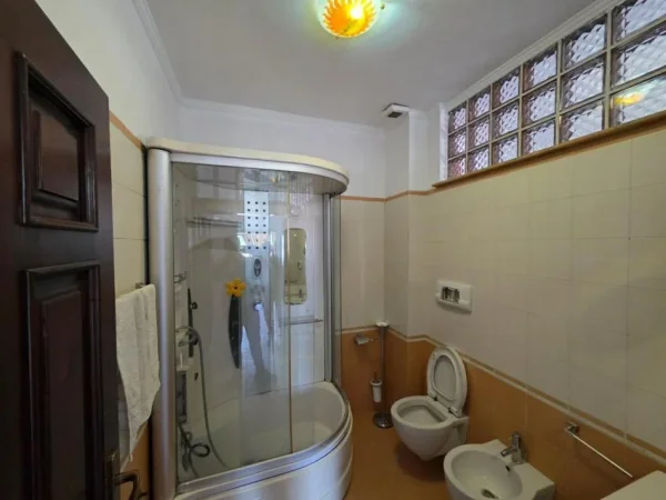 Tirane, jepet me qera apartament 1+1+Ballkon Kati 6, 78 m² 470 € (QSUT)
