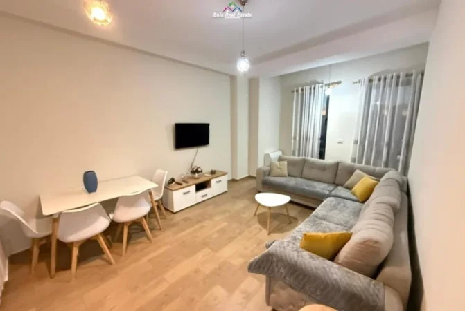 Tirane, jepet me qera apartament 1+1 Kati 7, 72 m² 676 € (shkolla e kuqe)