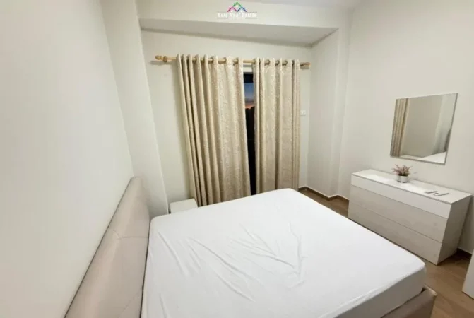 Tirane, jepet me qera apartament 1+1 Kati 7, 72 m² 676 € (shkolla e kuqe)