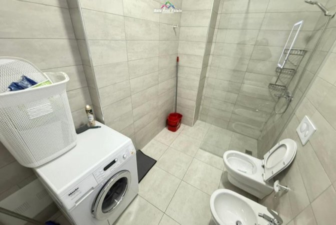 Tirane, jepet me qera apartament 1+1 Kati 7, 72 m² 676 € (shkolla e kuqe)