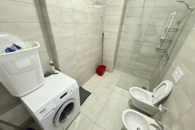 Tirane, jepet me qera apartament 1+1 Kati 7, 72 m² 676 € (shkolla e kuqe)