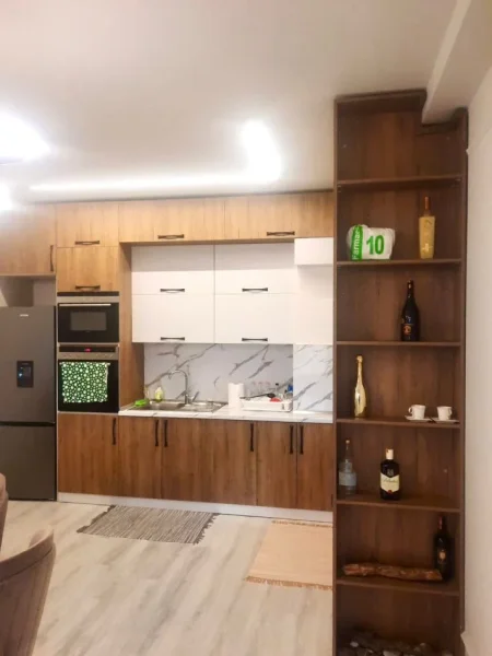 Tirane, jepet me qera apartament 2+1 , 123 m² 750 € (FARMACIA10)
