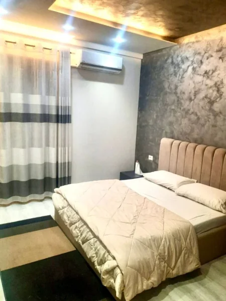 Tirane, jepet me qera apartament 2+1 , 123 m² 750 € (FARMACIA10)