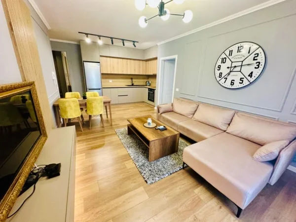 Tirane, jepet me qera apartament 2+1+Aneks+Ballkon Kati 7, 100 m² 600 € 