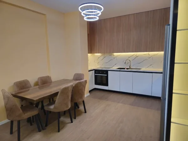 jepet me qera apartament , 120 m² 1.200 € (Liqeni i Thatë)