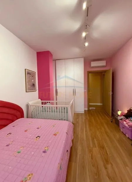 Tirane, shitet apartament 2+1 Kati 3, 106 m² 310.000 € (Rruga e Barrikadave)