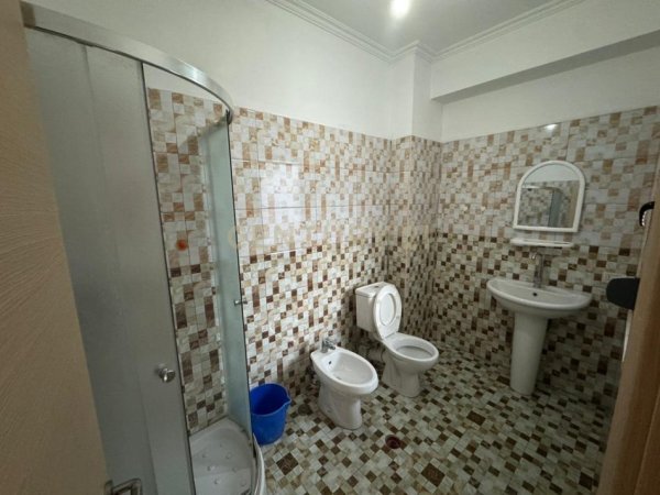 Tirane, jepet me qera apartament 2+1+Ballkon Kati 4, 104 m² 530 € (mikel maruli astir)