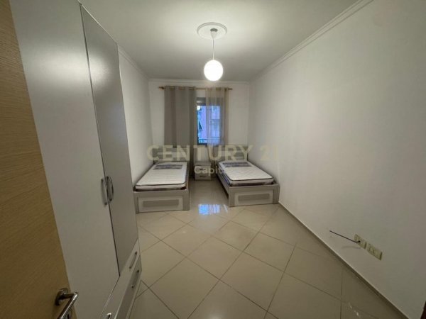 Tirane, jepet me qera apartament 2+1+Ballkon Kati 4, 104 m² 530 € (mikel maruli astir)