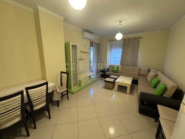 Tirane, jepet me qera apartament 2+1+Ballkon Kati 4, 104 m² 530 € (mikel maruli astir)