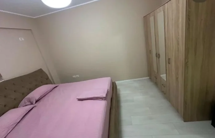 Tirane, jepet me qera apartament 3+1+Ballkon Kati 4, 190 m² 1.400 € (Liqeni i Thate)