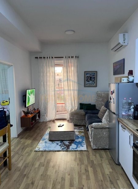 Tirane, jepet me qera apartament 1+1 Kati 1, 49 m² 400 € (Kompleksi Mangalem 21)