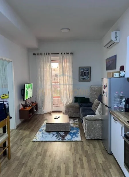 Tirane, jepet me qera apartament 1+1 Kati 1, 49 m² 400 € (Kompleksi Mangalem 21)