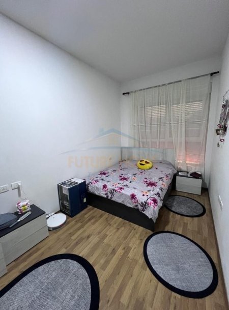 Tirane, jepet me qera apartament 1+1 Kati 1, 49 m² 400 € (Kompleksi Mangalem 21)