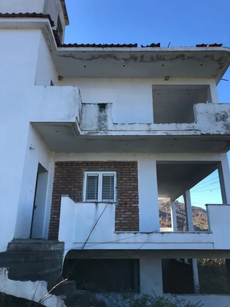Valas elbasan, shitet shtepi 3 Katshe Kati 3, 360 m² 90.000 €