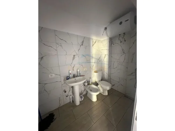 Tirane, shitet apartament 1+1+Ballkon Kati 5, 74 m² 159.000 € (Mine Peza)