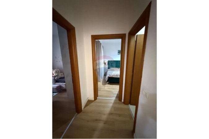 Tirane, shitet apartament 2+1+Ballkon , 99 m² 147.000 € (Fresk)