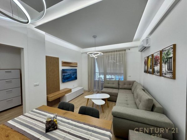 Tirane, jepet me qera apartament 1+1+Ballkon Kati 5, 65 m² 850 € (komuna e parisit)