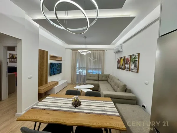 Tirane, jepet me qera apartament 1+1+Ballkon Kati 5, 65 m² 850 € (komuna e parisit)