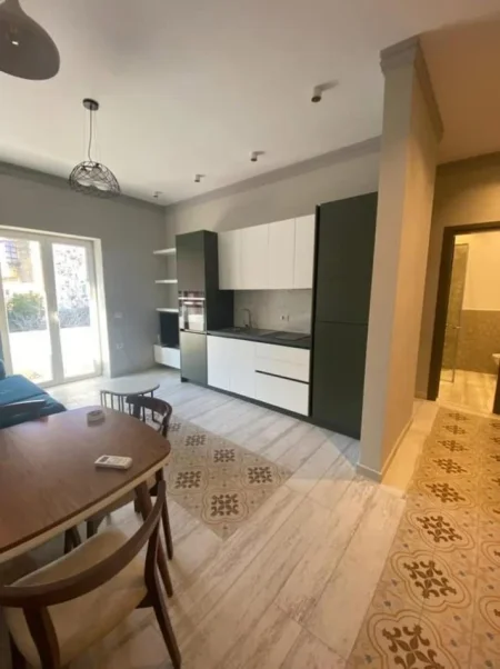 Tirane, jepet me qera apartament 2+1 Kati 2, 60 m² 750 € (Hotel Colosseu Blloku Ambasadave)