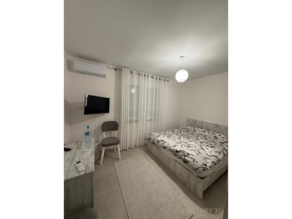 Tirane, jepet me qera apartament 2+1+Ballkon Kati 2, 52 m² 700 € (selvia shkolla siri kodra)