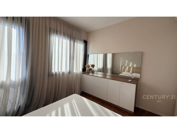 Tirane, jepet me qera apartament 1+1+Ballkon Kati 9, 70 m² 850 € (rruga e barrikadave)