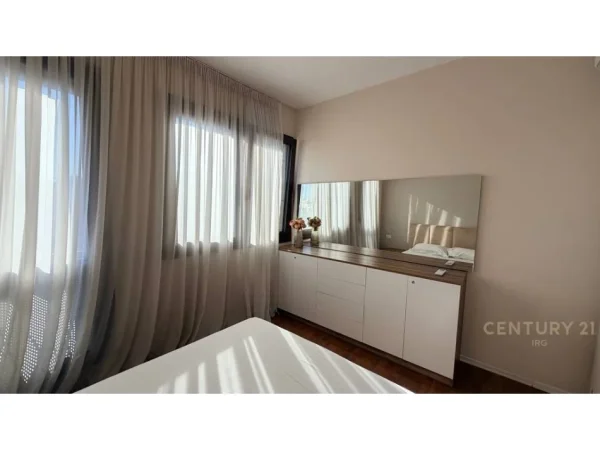 Tirane, jepet me qera apartament 1+1+Ballkon Kati 9, 70 m² 850 € (rruga e barrikadave)