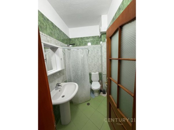 Tirane, jepet me qera apartament 3+1+Ballkon Kati 4, 100 m² 750 € (mine peza)