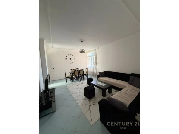 Tirane, jepet me qera apartament 3+1+Ballkon Kati 4, 100 m² 750 € (mine peza)