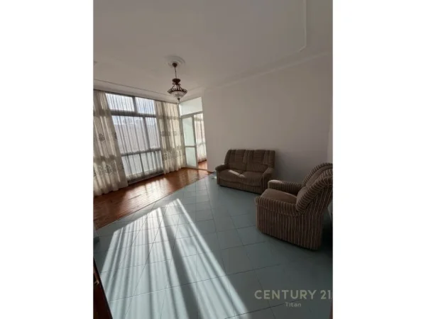 Tirane, jepet me qera apartament 3+1+Ballkon Kati 4, 100 m² 750 € (mine peza)