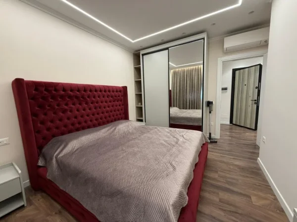 Tirane, jepet me qera apartament 1+1 Kati 7, 70 m² 1.000 € (Pazari i Ri)