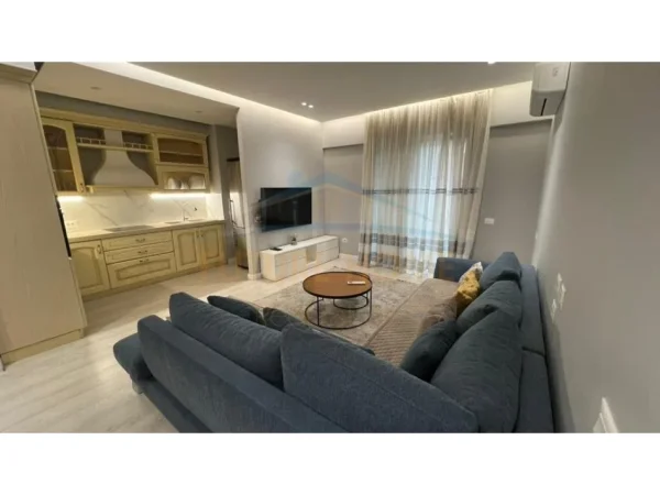 Tirane, shitet apartament 2+1+Ballkon Kati 1, 112 m² (Barrikada)