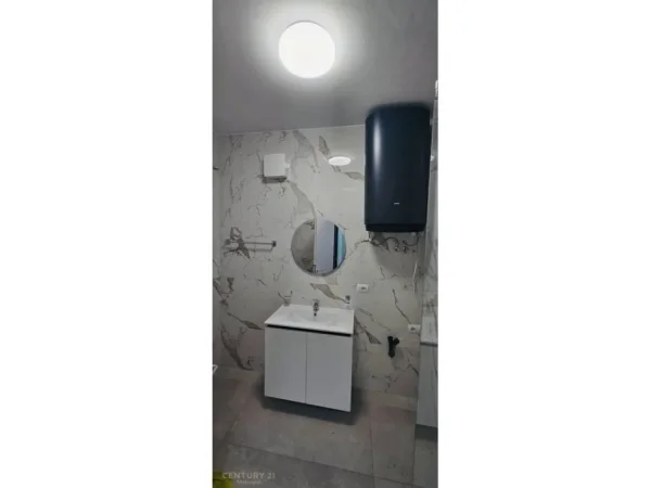Tirane, jepet me qera apartament 1+1+Ballkon Kati 9, 77 m² 650 € (zogu zi)