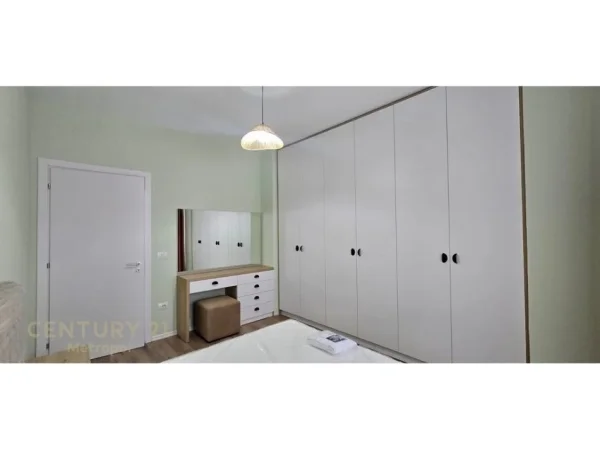 Tirane, jepet me qera apartament 1+1+Ballkon Kati 9, 77 m² 650 € (zogu zi)