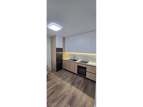 Tirane, jepet me qera apartament 1+1+Ballkon Kati 9, 77 m² 650 € (zogu zi)