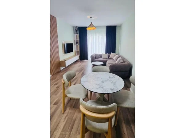 Tirane, jepet me qera apartament 1+1+Ballkon Kati 9, 77 m² 650 € (zogu zi)