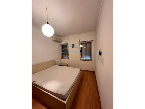 Tirane, jepet me qera apartament 1+1+Ballkon Kati 1, 67 m² 620 € (Liqeni thate)