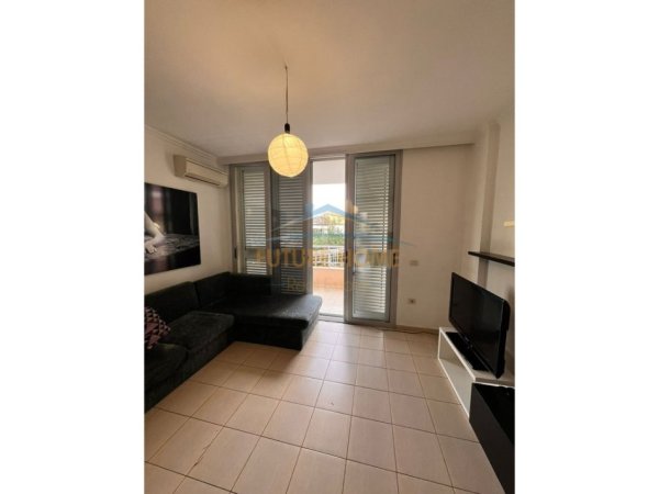 Tirane, jepet me qera apartament 1+1+Ballkon Kati 1, 67 m² 620 € (Liqeni thate)