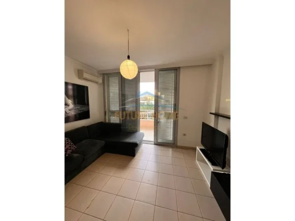 Tirane, jepet me qera apartament 1+1+Ballkon Kati 1, 67 m² 620 € (Liqeni thate)