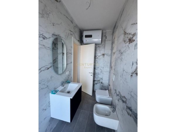 Tirane, jepet me qera apartament 2+1+Ballkon Kati 9, 99 m² 900 € (don bosco)