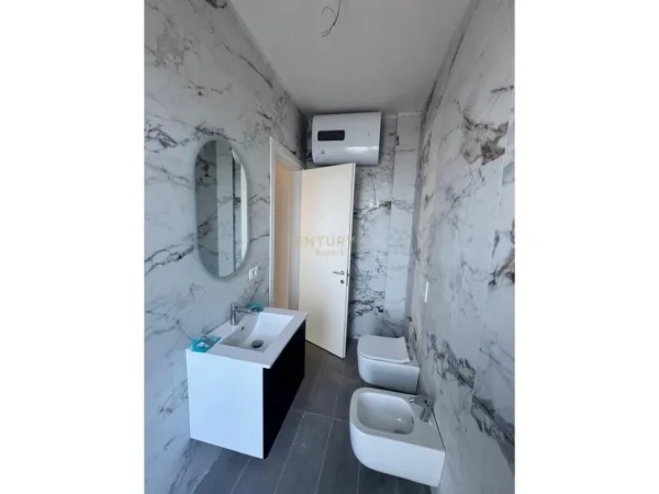 Tirane, jepet me qera apartament 2+1+Ballkon Kati 9, 99 m² 900 € (don bosco)