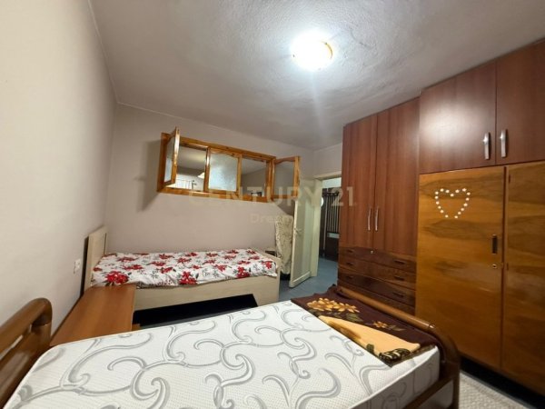 Tirane, jepet me qera apartament 1+1+Ballkon Kati 4, 50 m² 450 € (blloku vaso pasha)