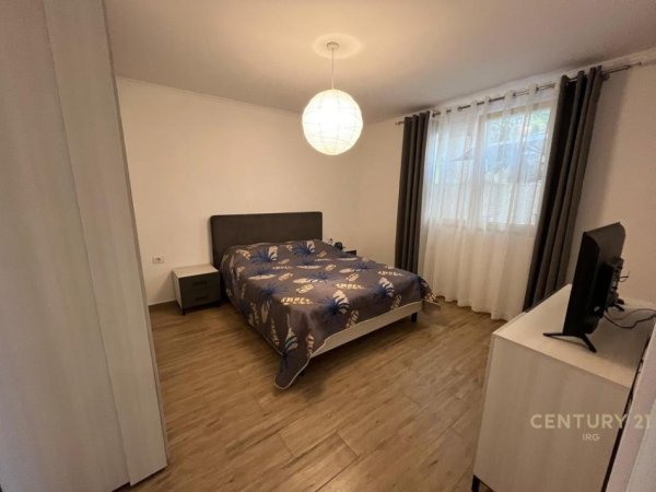 Tirane, jepet me qera apartament 1+1 Kati 1, 74 m² 600 € (Rruga e Barrikadave)