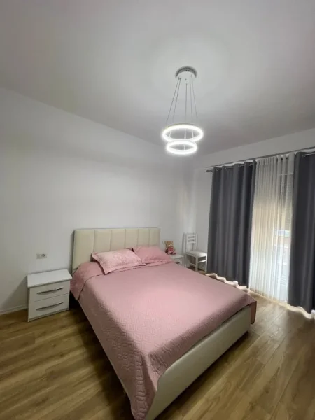 Tirane, jepet me qera apartament 1+1+Parkim, Kati 4, 65 m² 600 € (Rruga Dafinave, Ish Fusha Aviacionit, Tirane.)